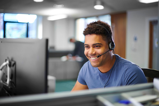 Natural contact centre agent speaking with a customer